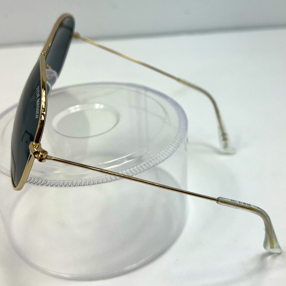 STEVE MADDEN GREY AVIATION WITH GREY TINTED LENSES, HOLD METAL FRAME - Picture 2 of 12